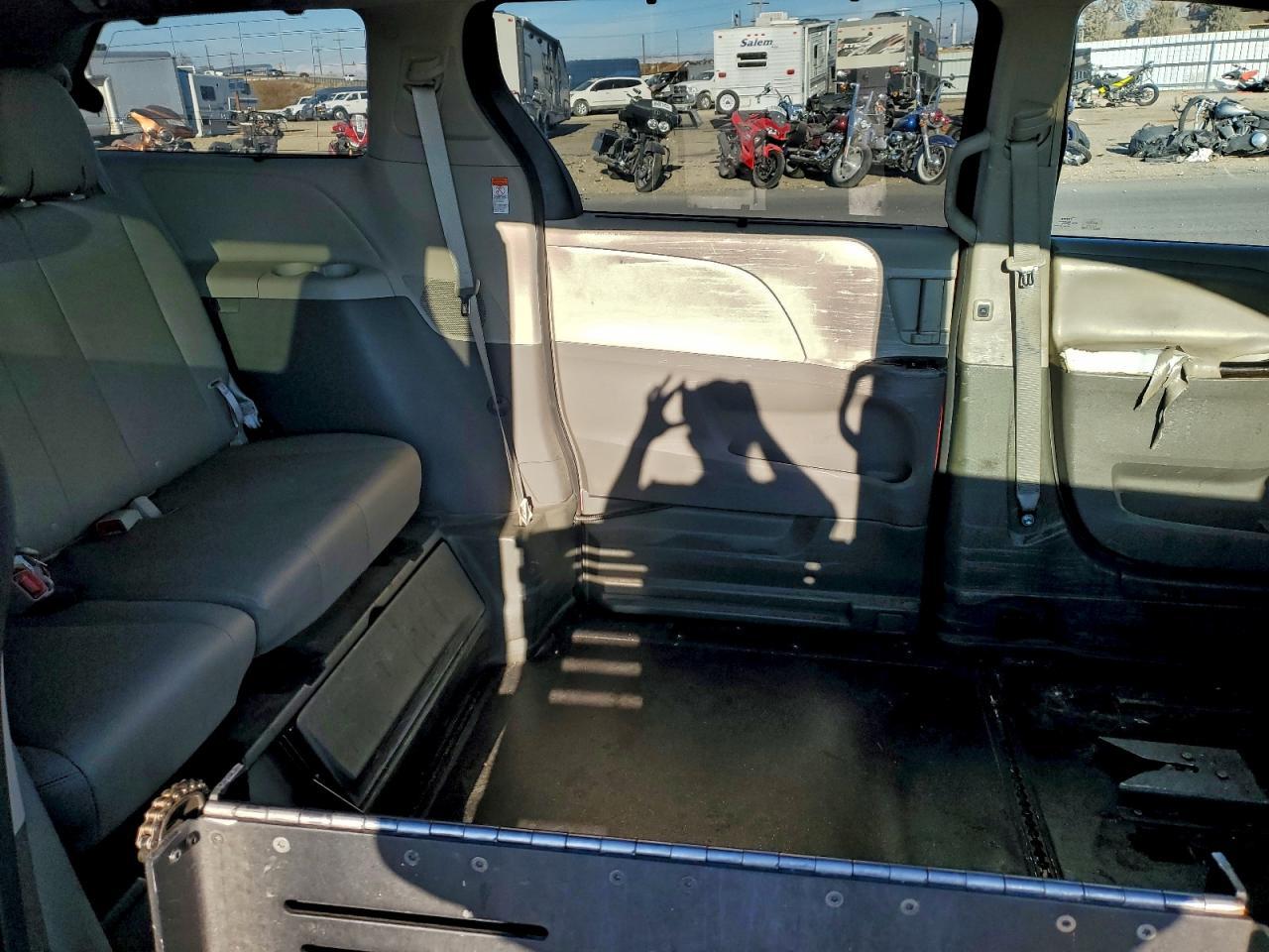 2015 TOYOTA SIENNA