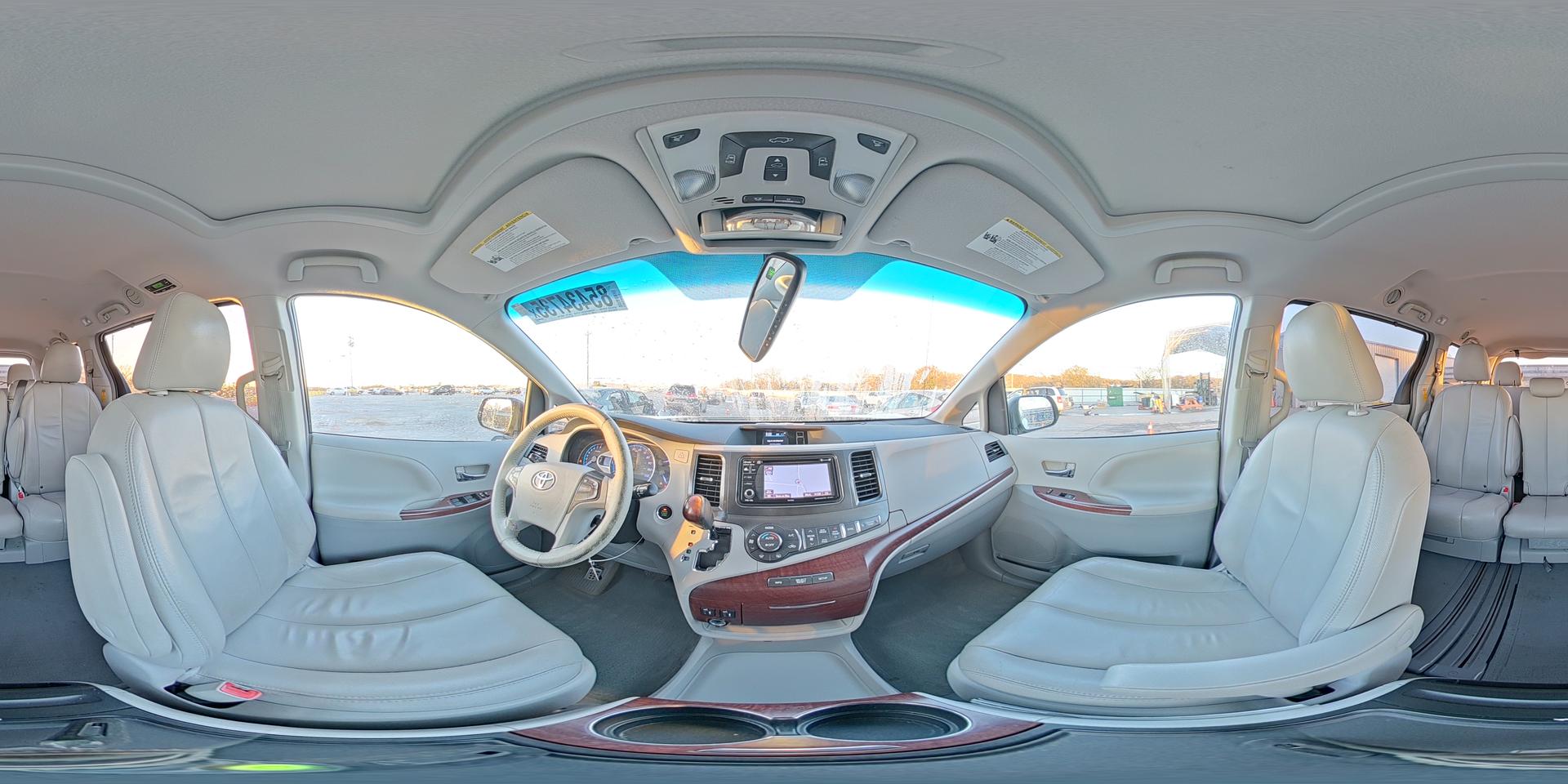 2014 TOYOTA SIENNA