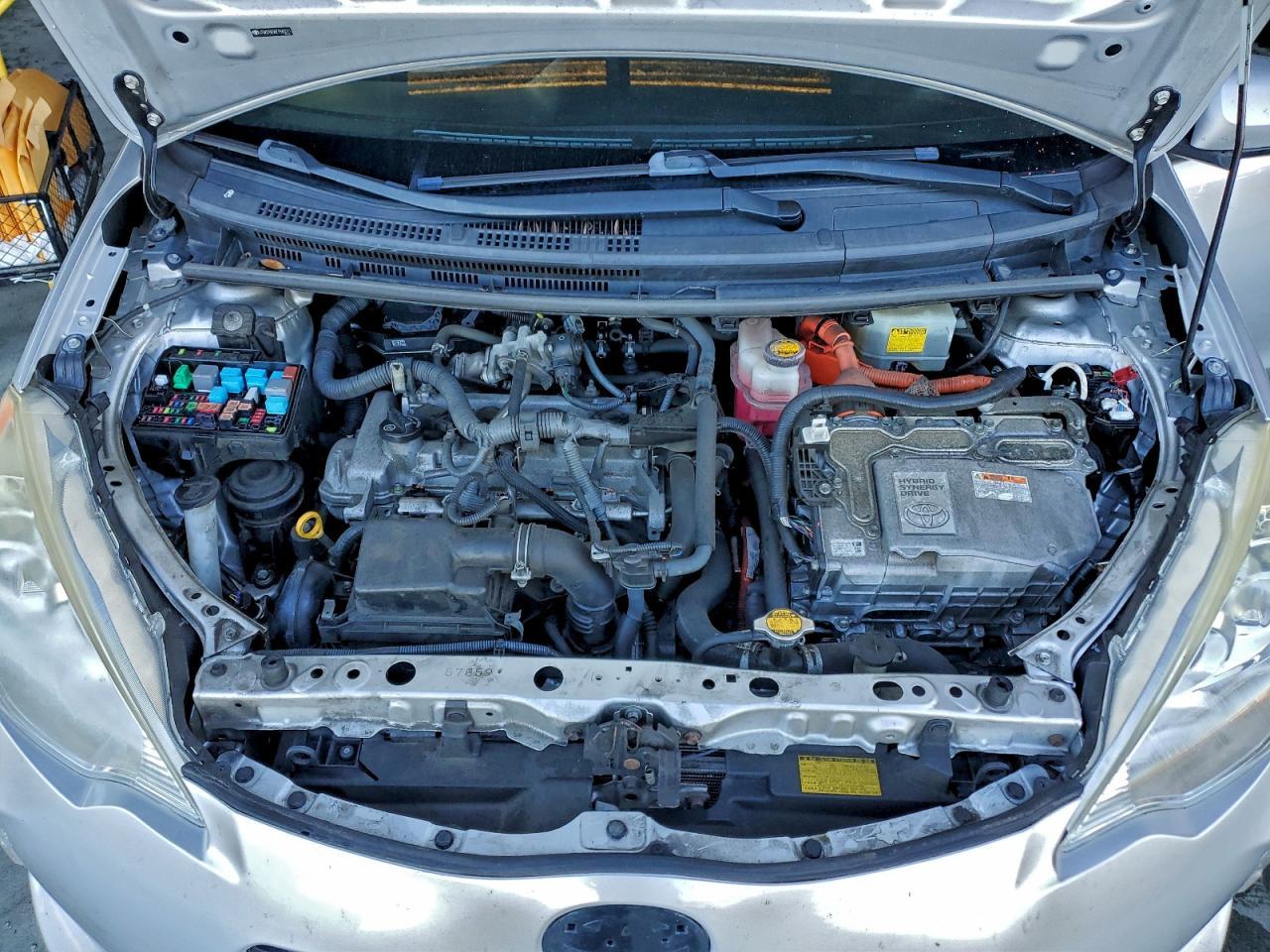 2014 TOYOTA Prius c