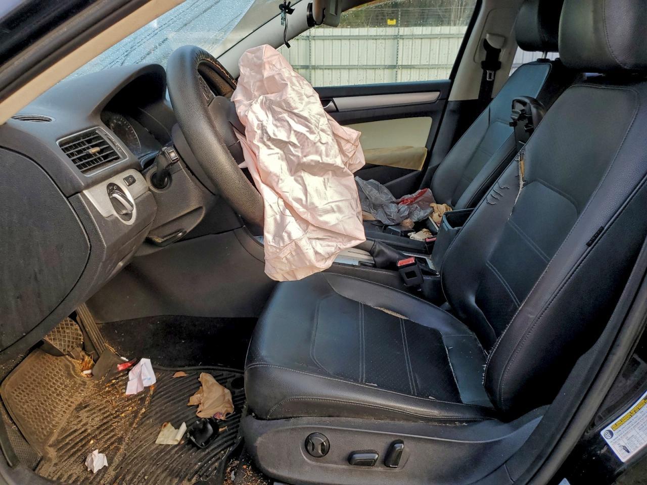 2012 VOLKSWAGEN Passat