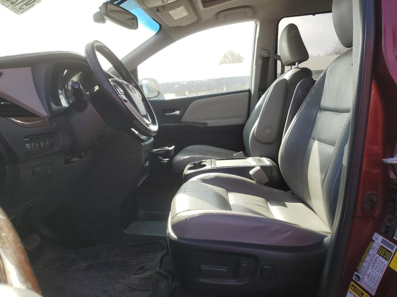 2017 TOYOTA SIENNA