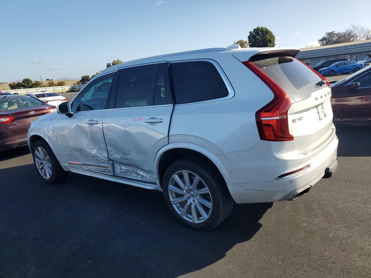 2018 VOLVO XC90