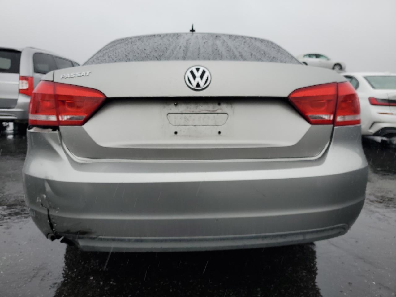 2012 VOLKSWAGEN Passat