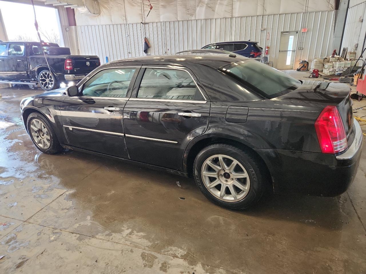 2010 CHRYSLER 300