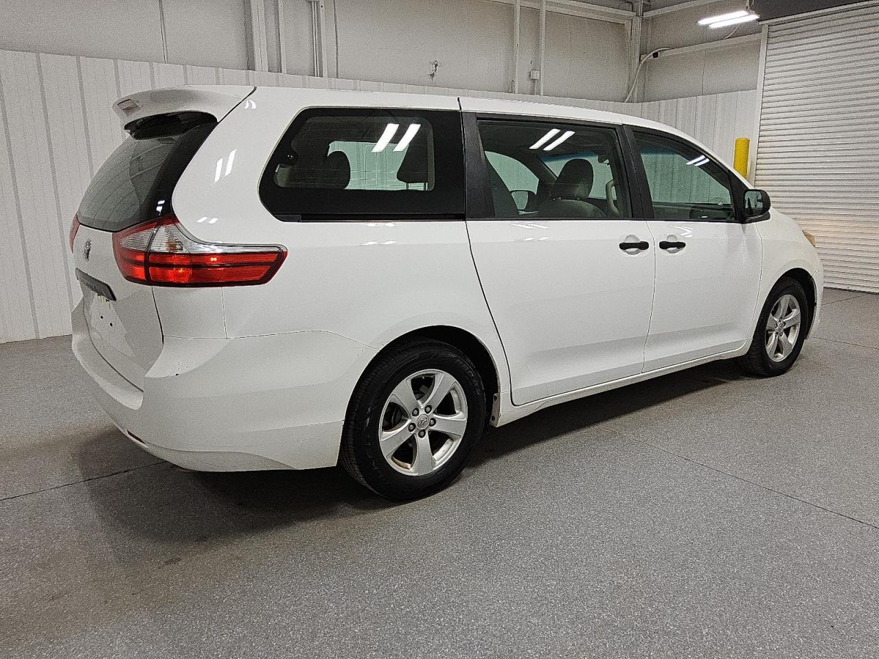 2017 TOYOTA SIENNA