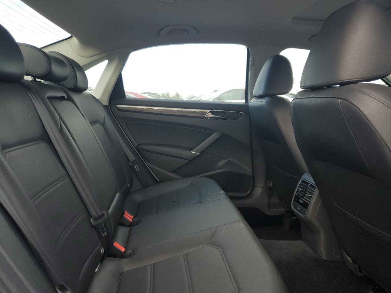 2018 VOLKSWAGEN Passat