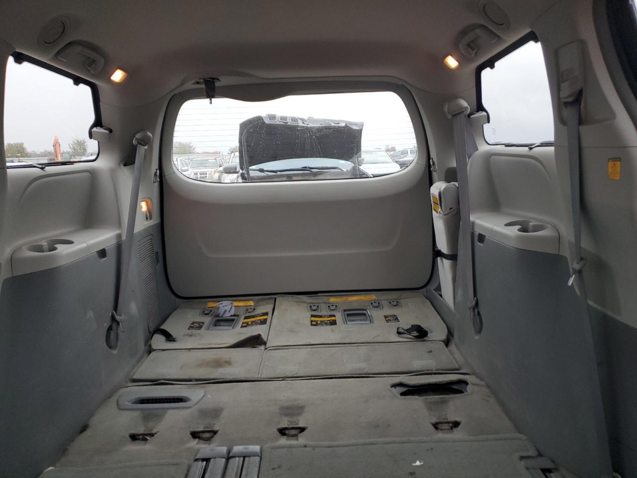2012 TOYOTA SIENNA