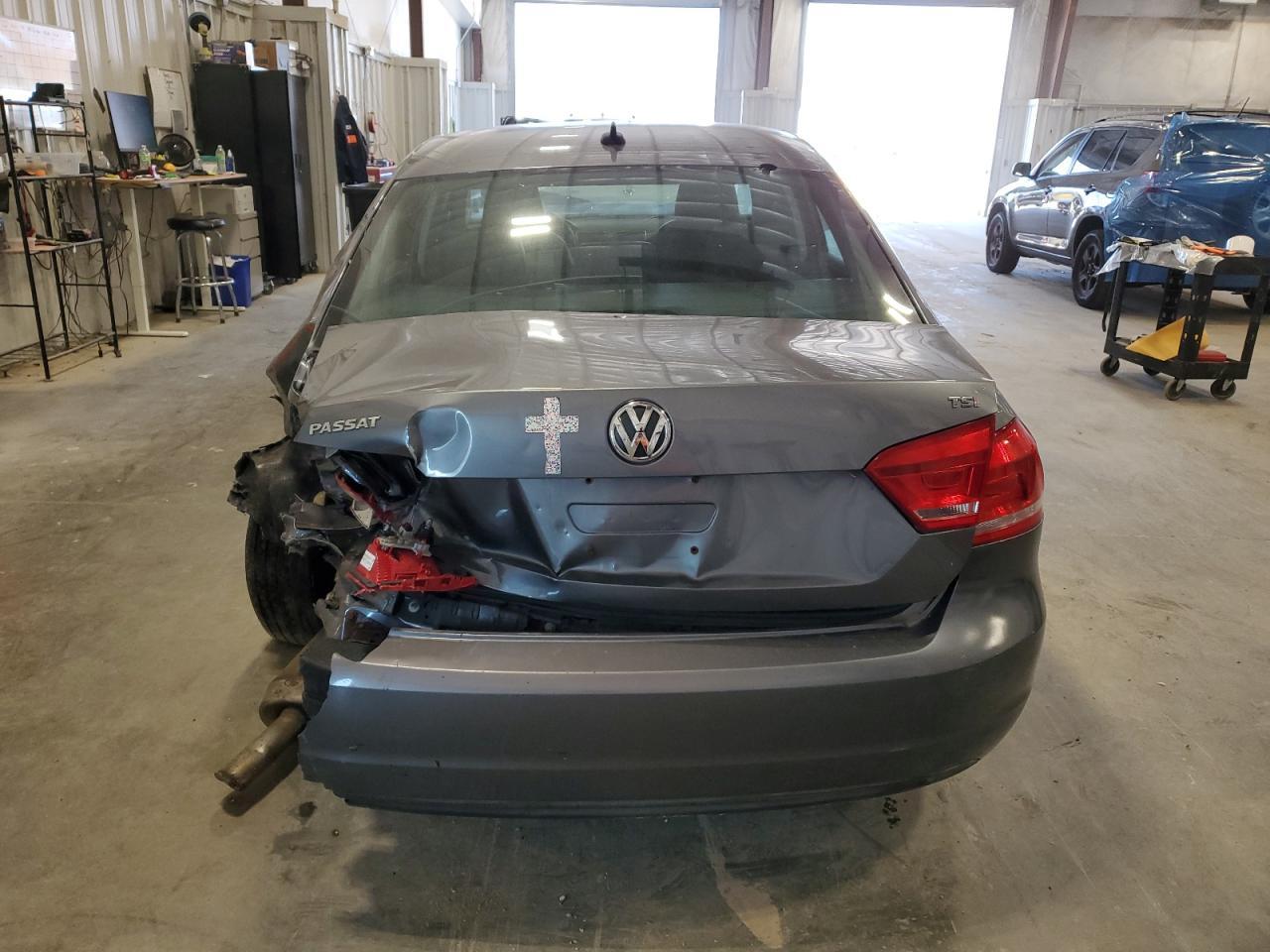 2014 VOLKSWAGEN Passat