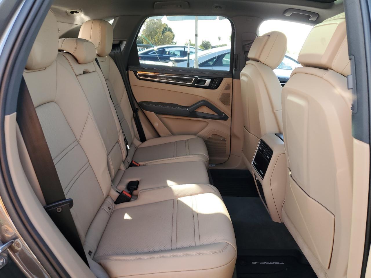 2021 PORSCHE CAYENNE