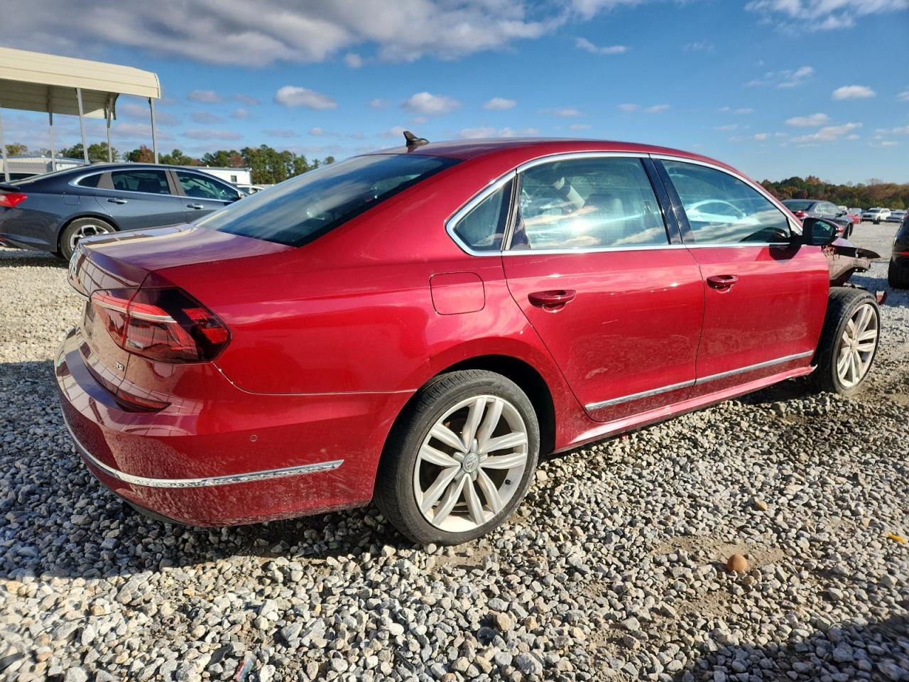 2017 VOLKSWAGEN Passat