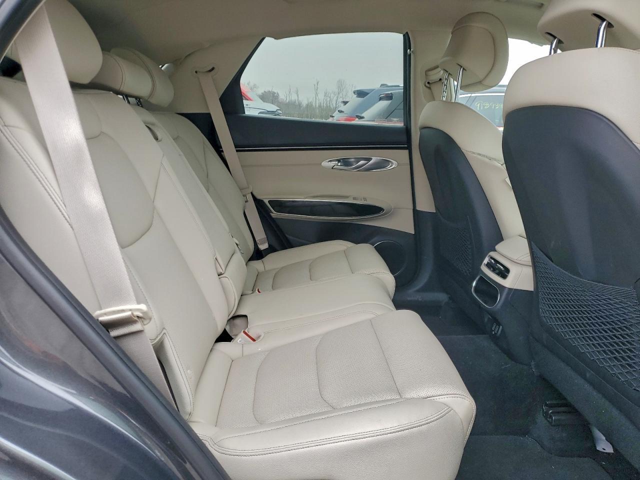 2022 GENESIS GV70