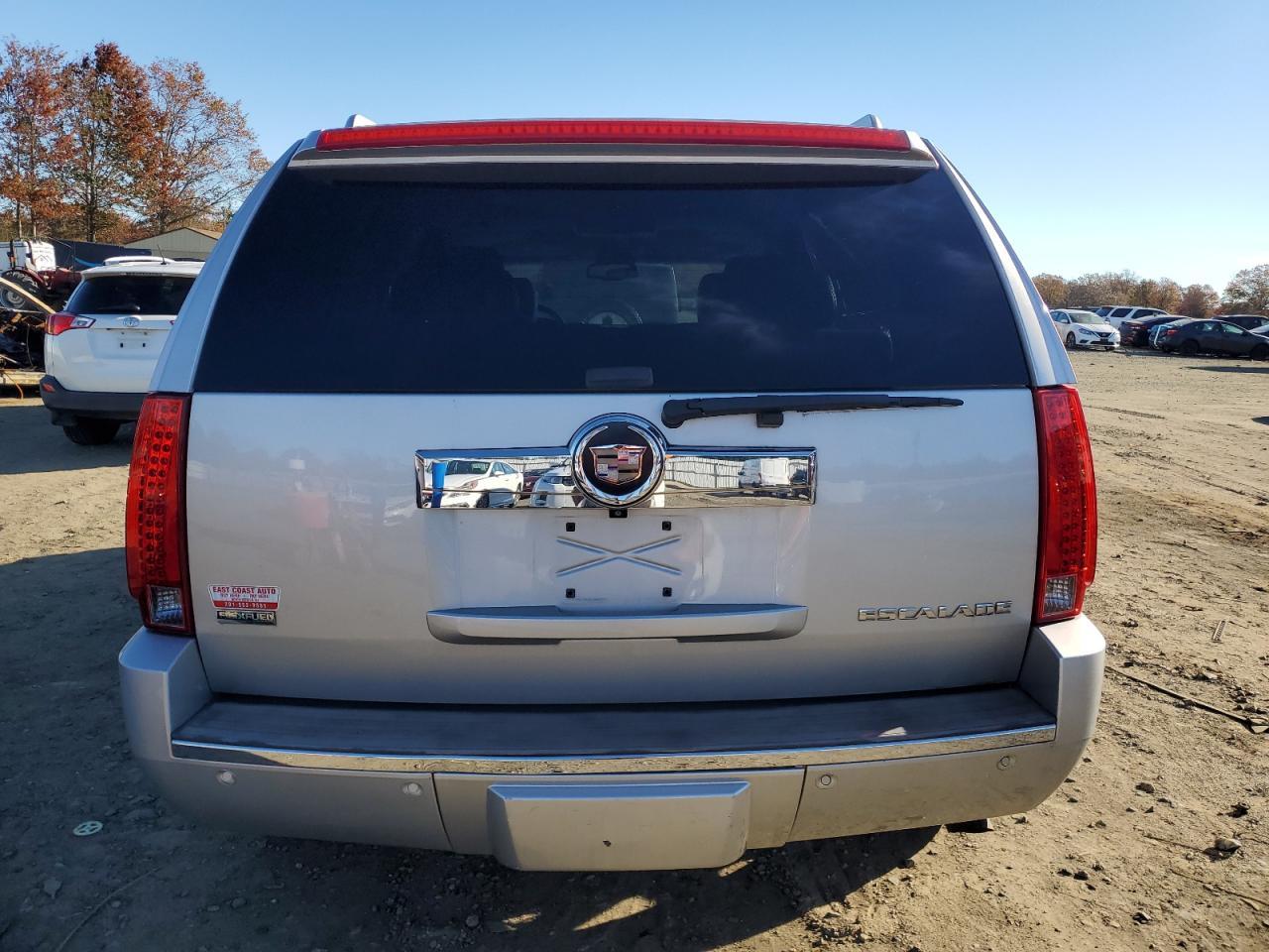 2011 CADILLAC ESCALADE
