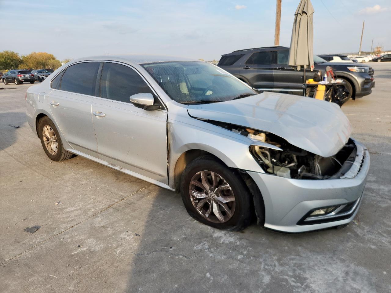 2016 VOLKSWAGEN Passat