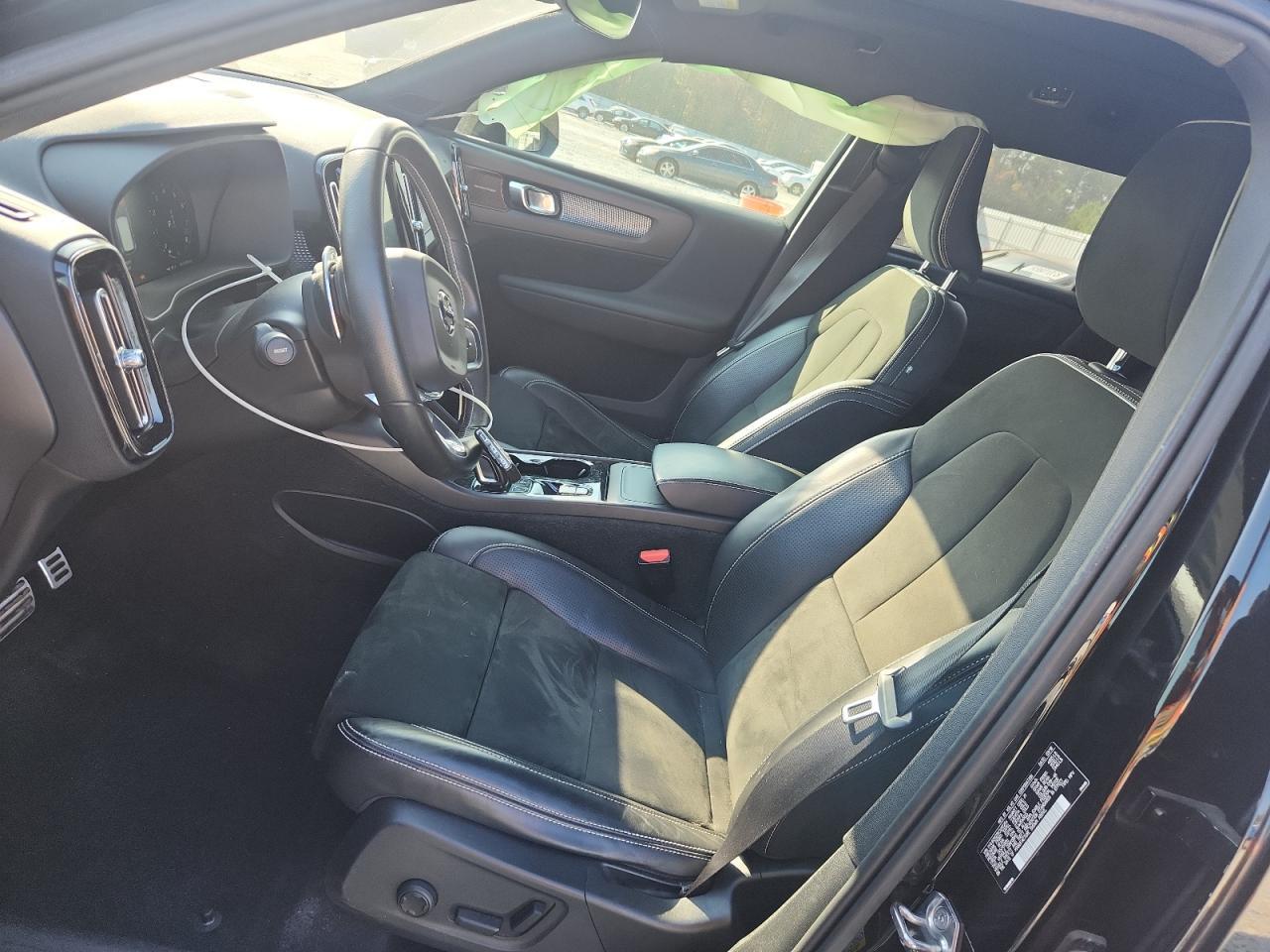 2019 VOLVO XC40