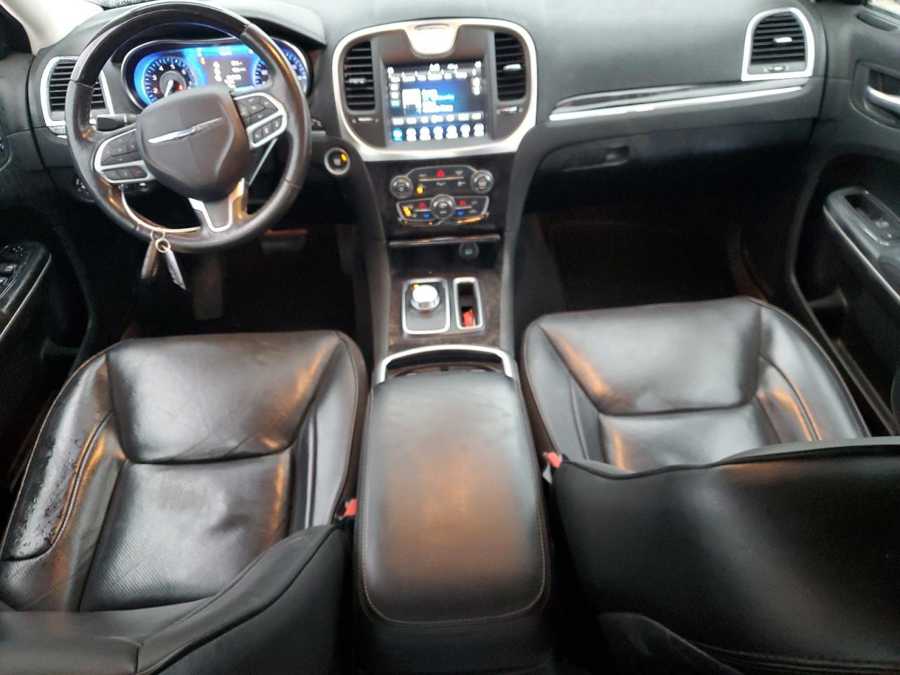 2019 CHRYSLER 300