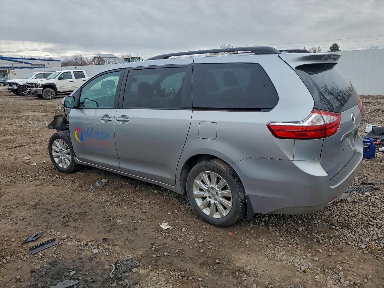 2016 TOYOTA SIENNA