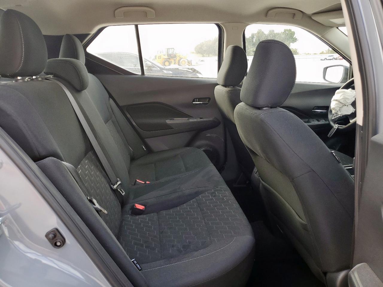 2024 NISSAN KICKS