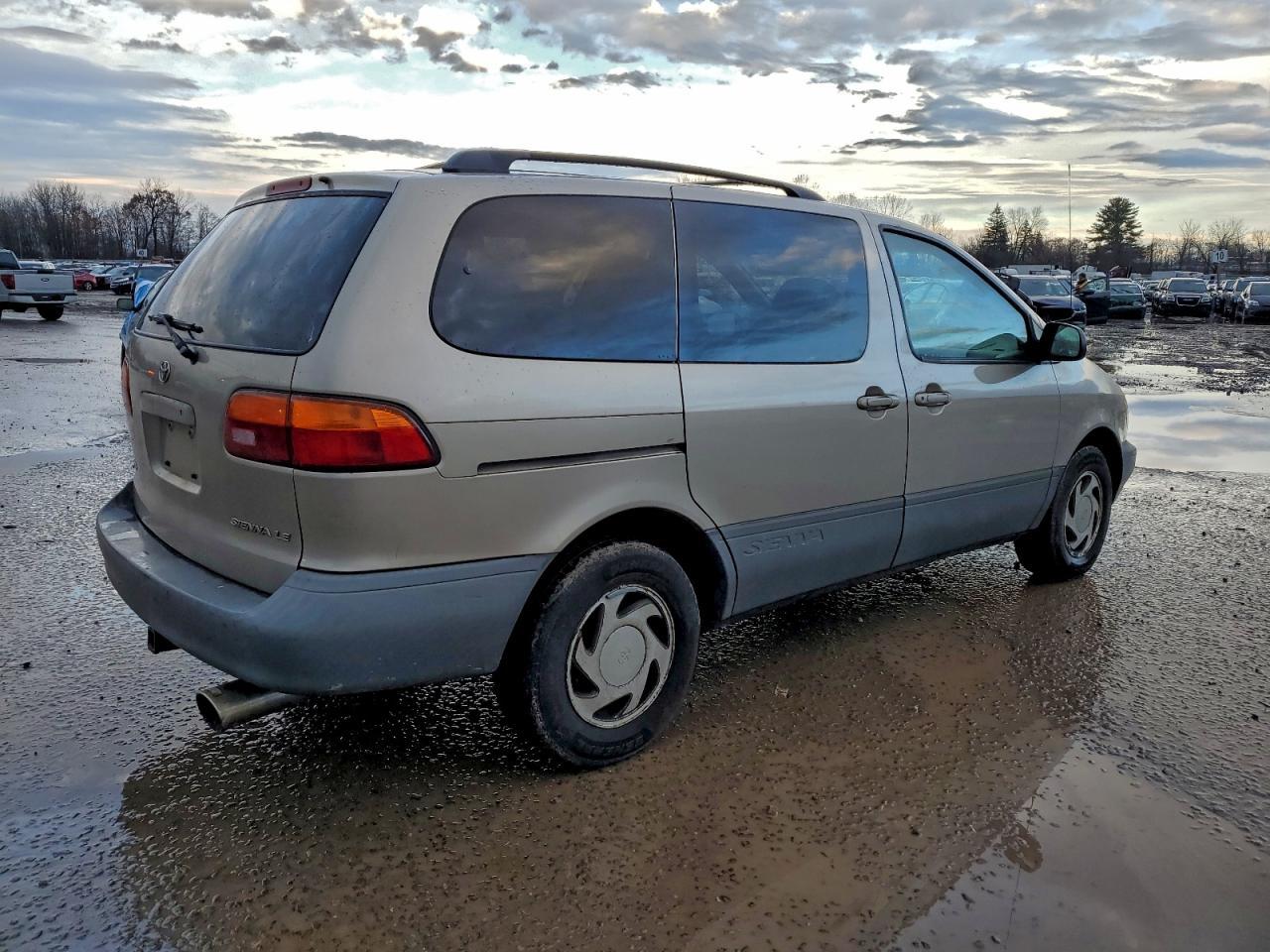 2000 TOYOTA SIENNA