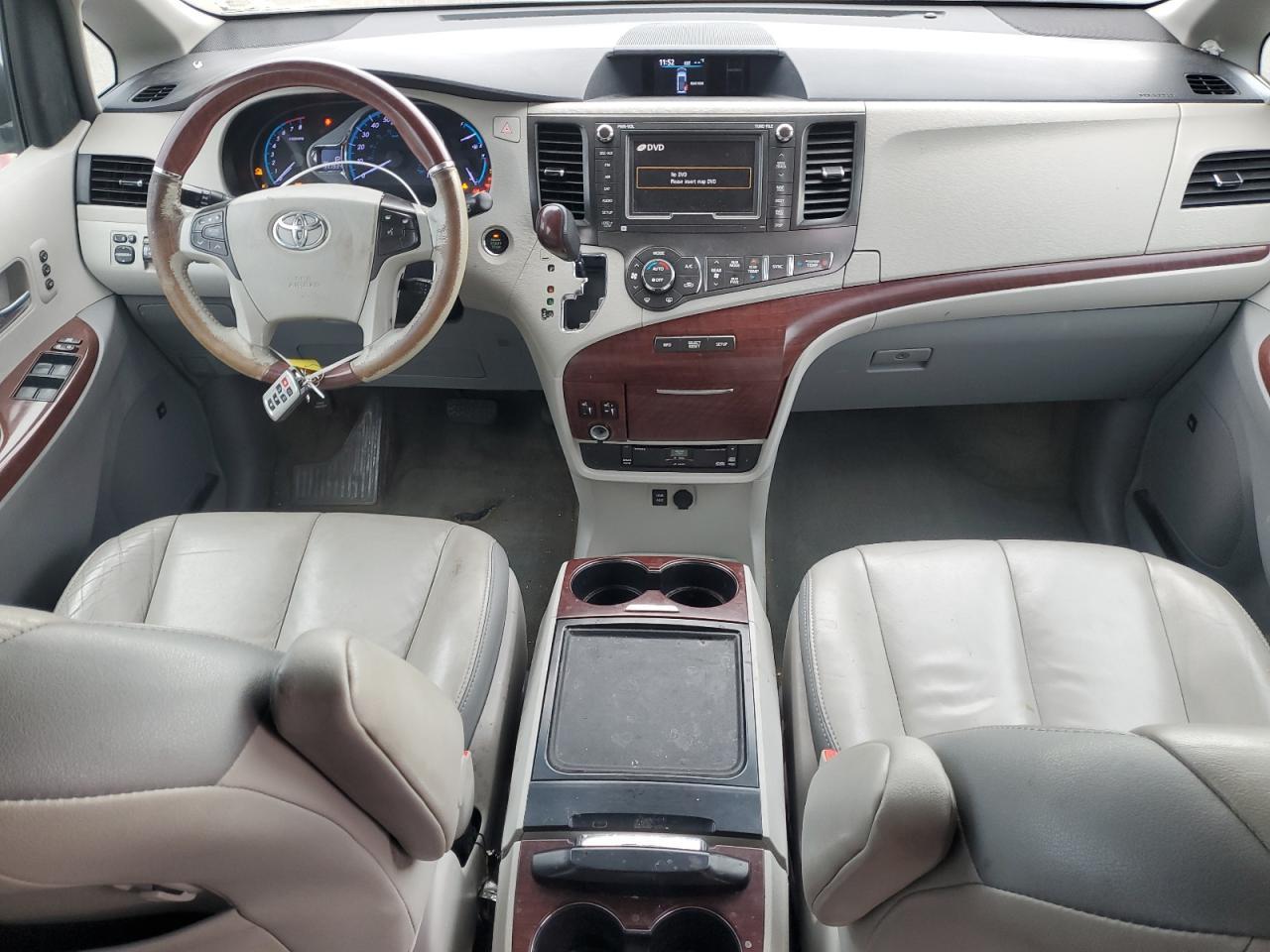 2014 TOYOTA SIENNA