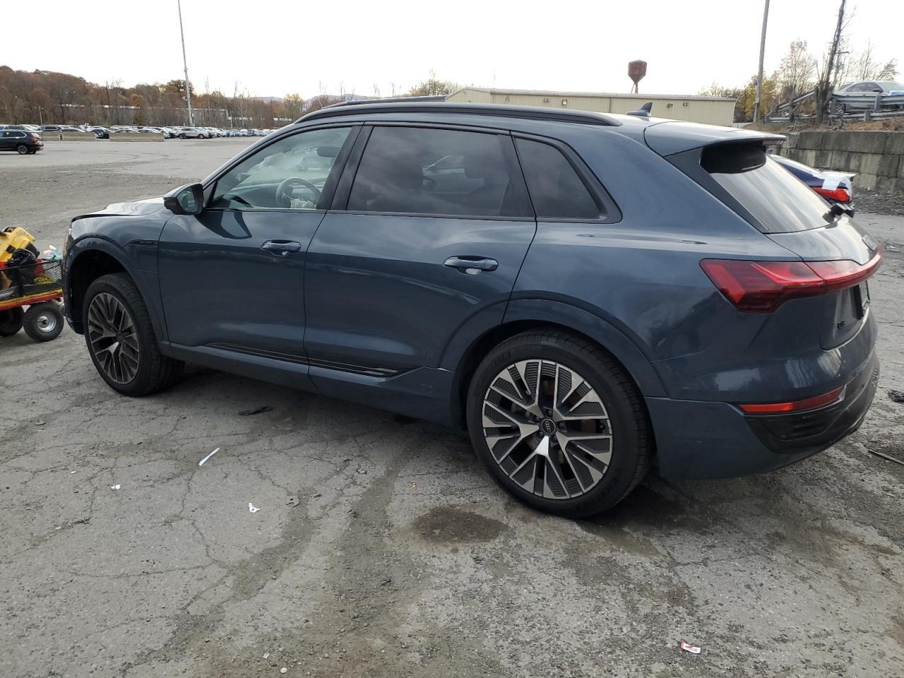 2024 AUDI Q8