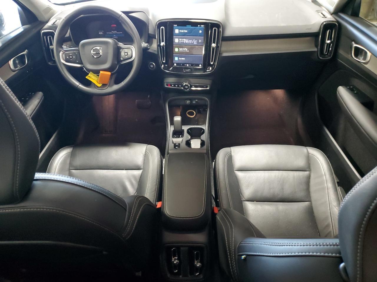 2024 VOLVO XC40