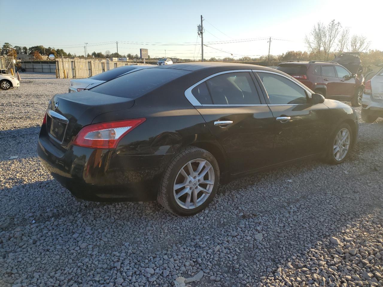 2010 NISSAN Maxima