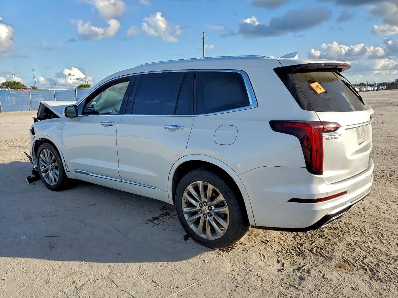 2021 CADILLAC XT6
