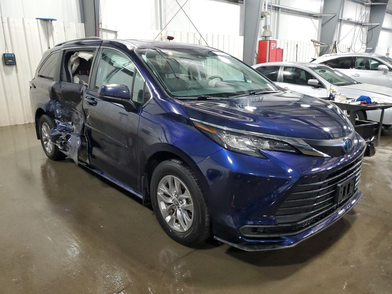 2022 TOYOTA SIENNA
