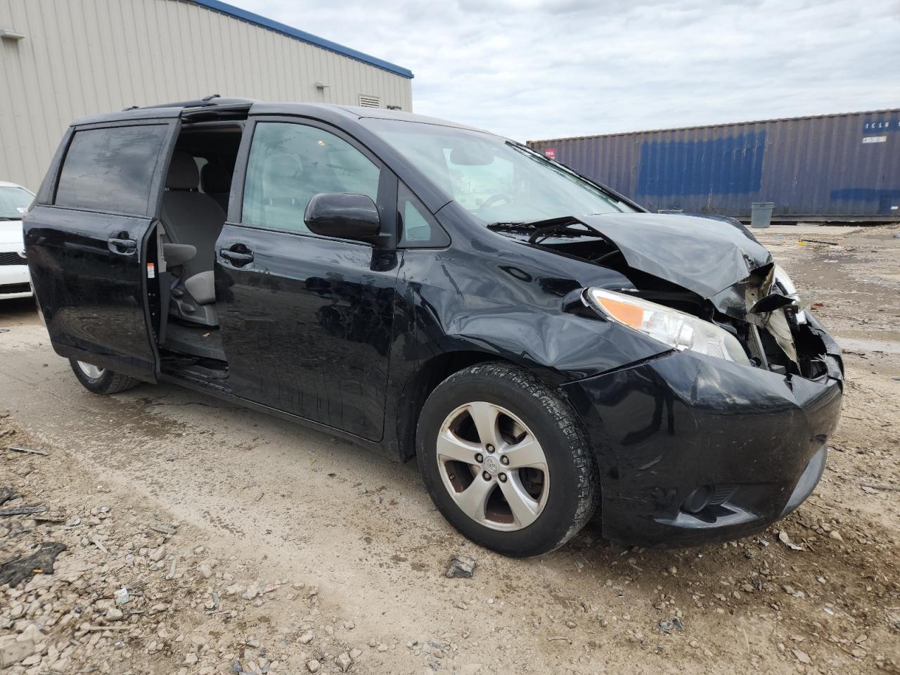 2016 TOYOTA SIENNA