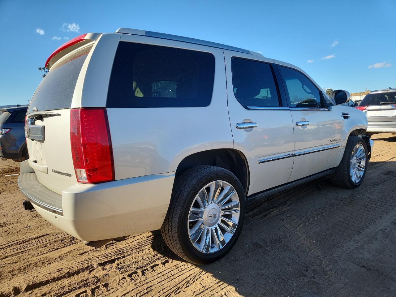 2011 CADILLAC ESCALADE