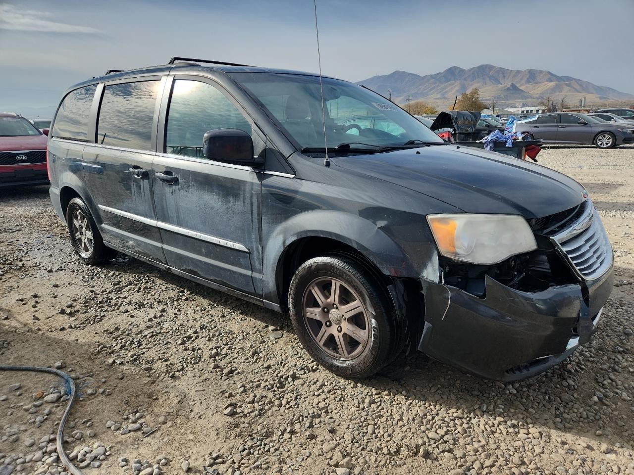 2012 CHRYSLER Town & Country