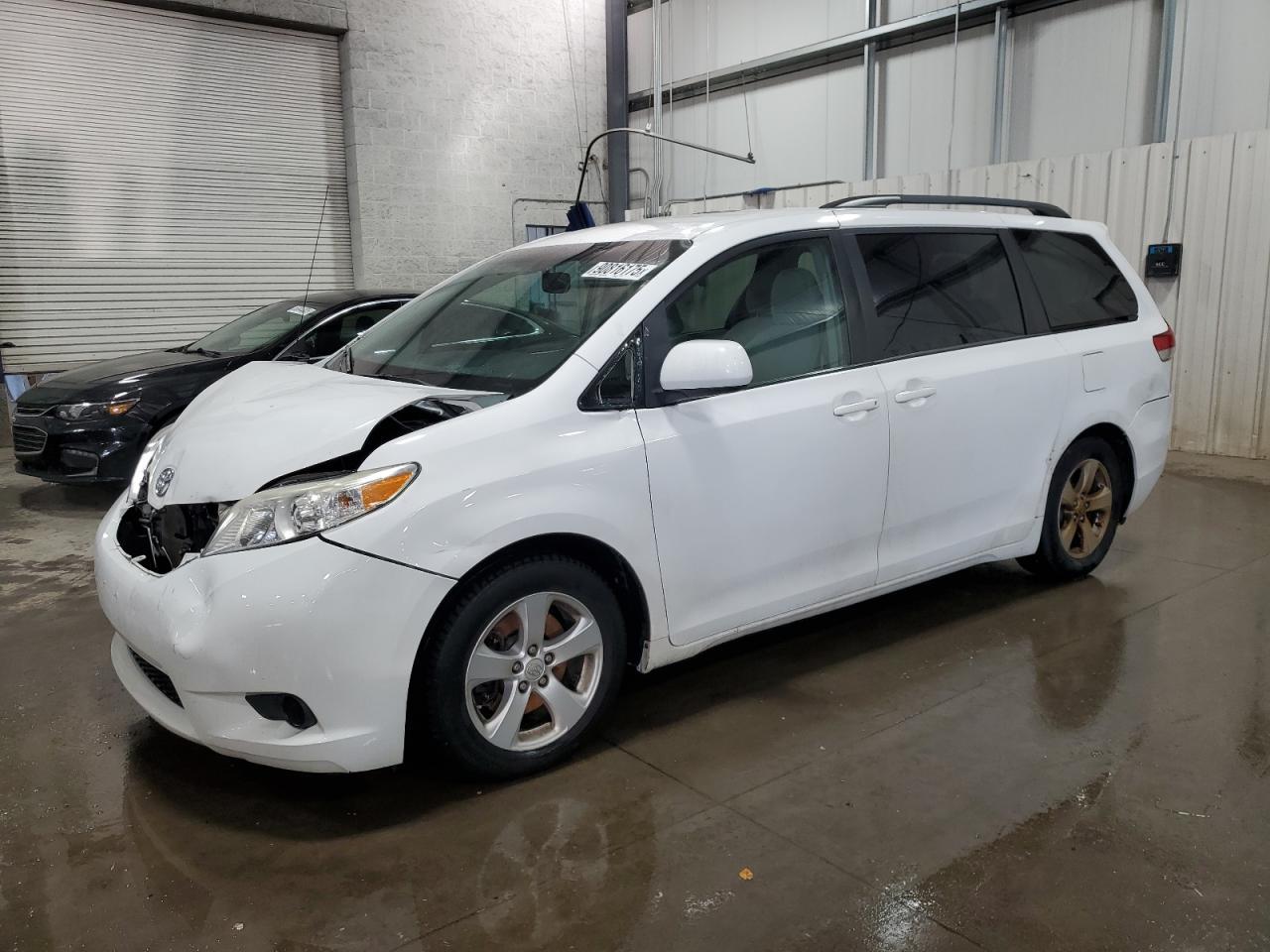 2014 TOYOTA SIENNA