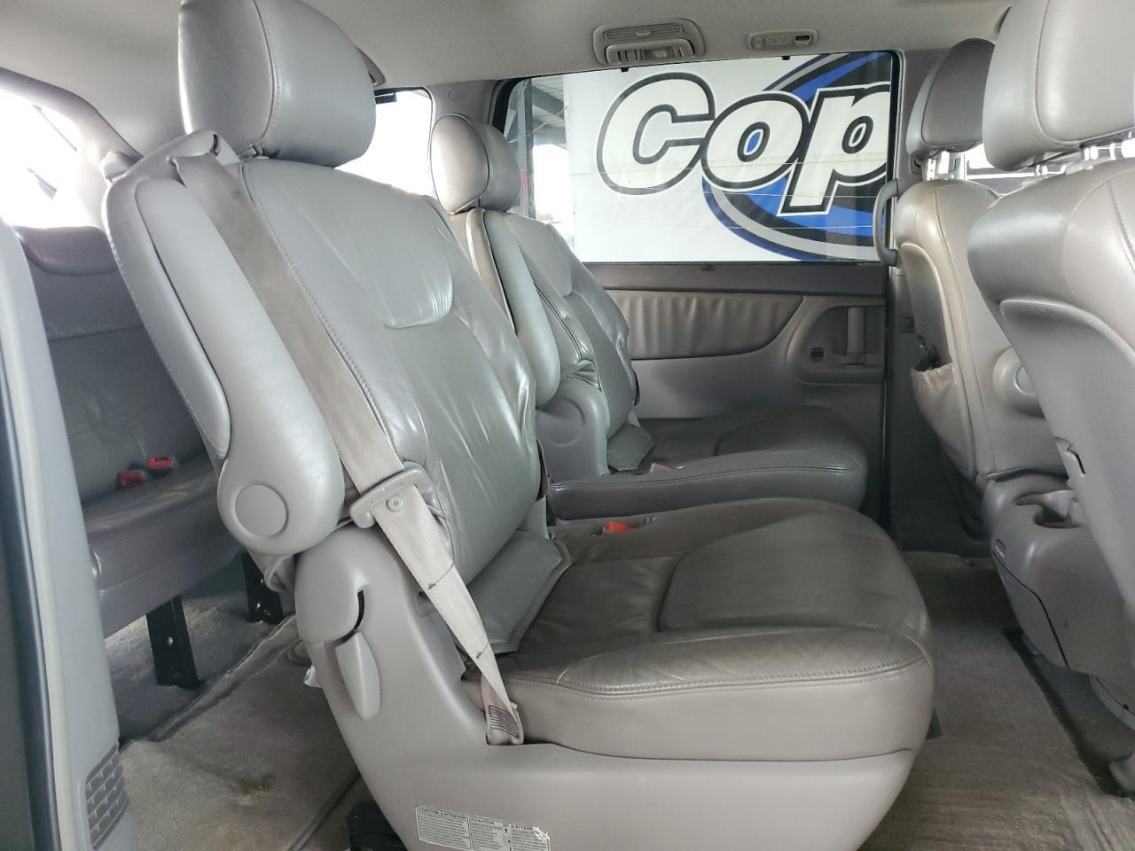 2004 TOYOTA SIENNA