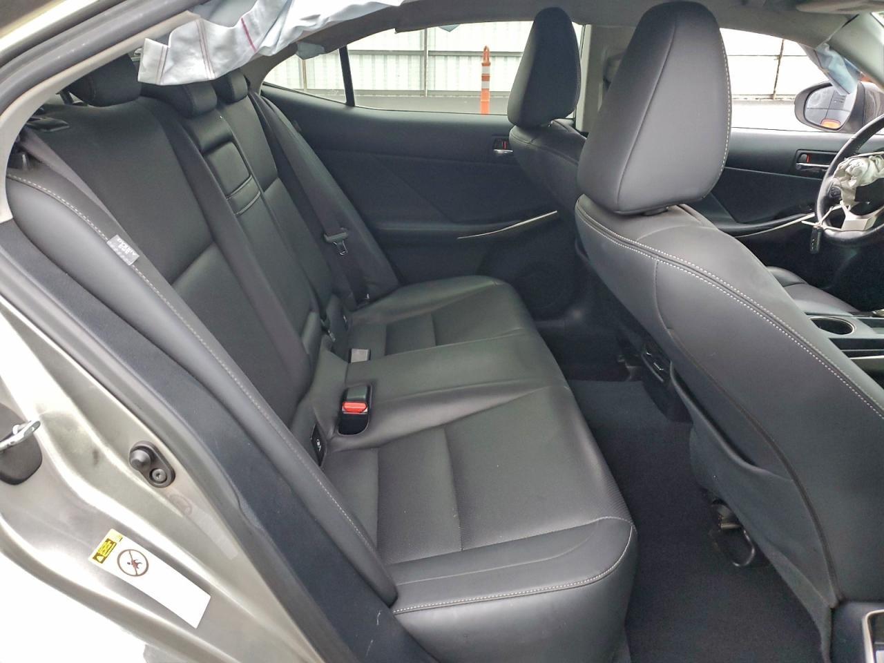 2016 LEXUS IS 200t