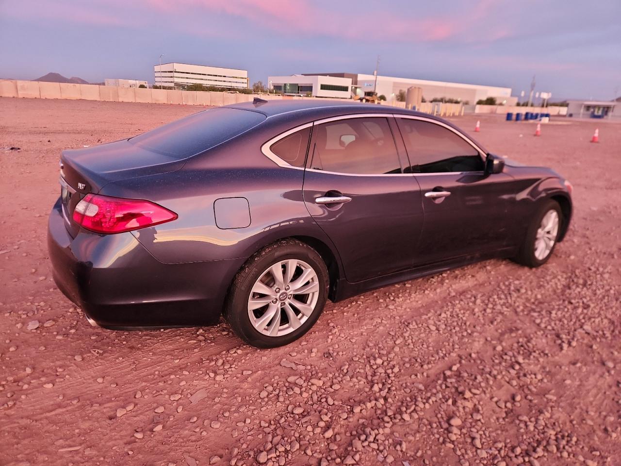 2011 INFINITI M37