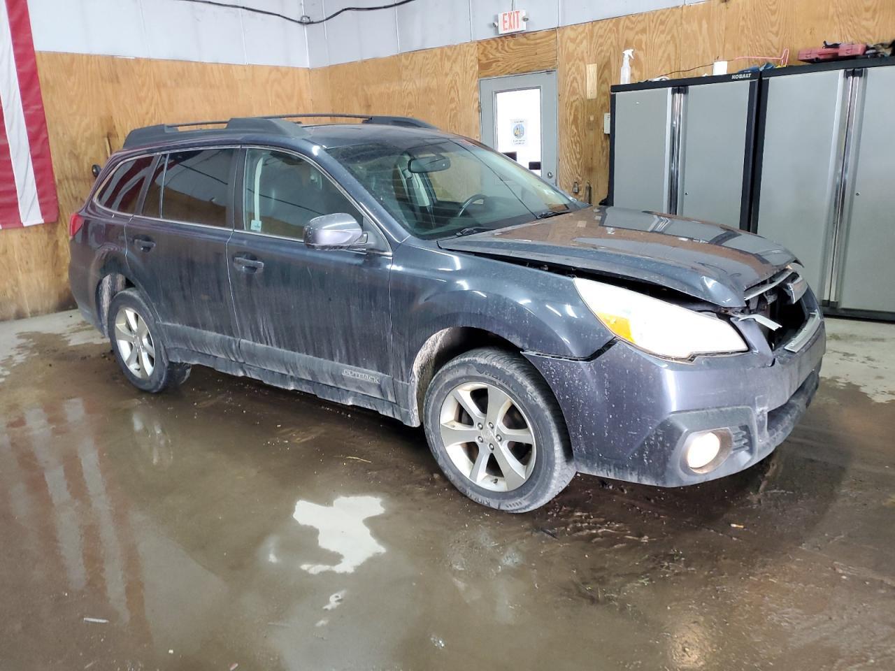 2014 SUBARU Outback