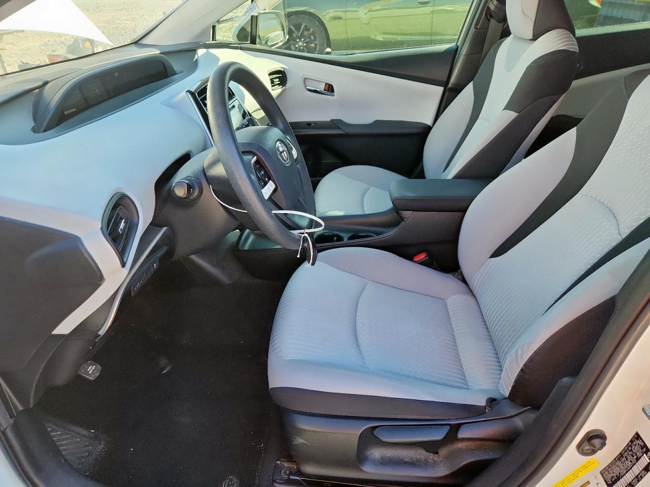 2016 TOYOTA PRIUS