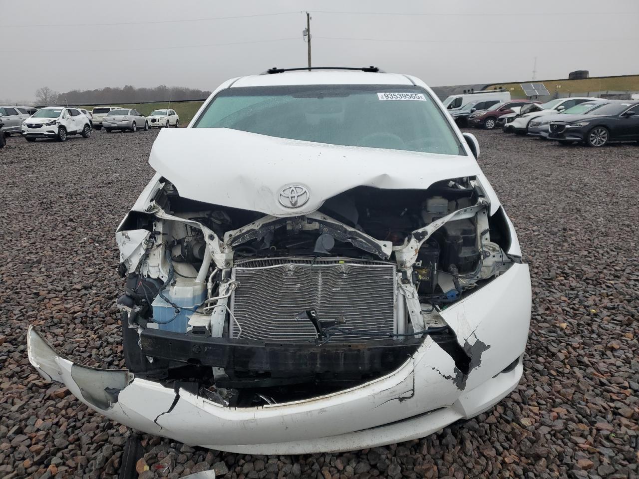 2011 TOYOTA SIENNA