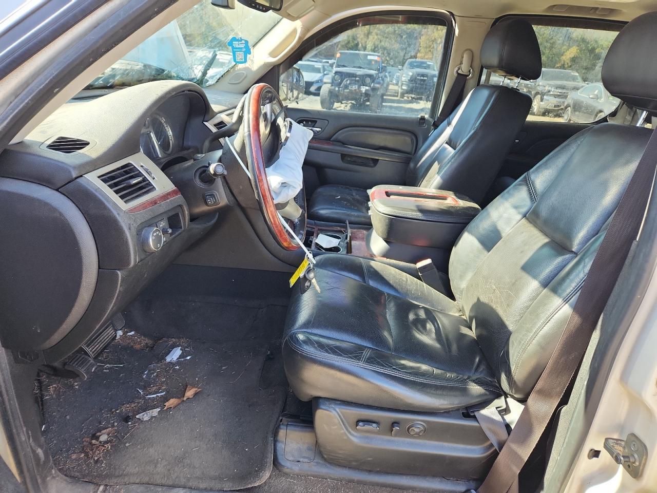 2010 CADILLAC Escalade ESV