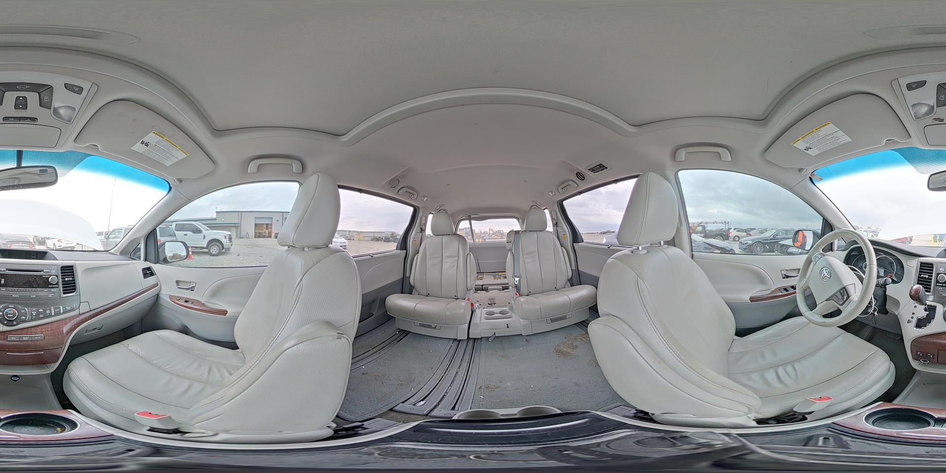 2013 TOYOTA SIENNA