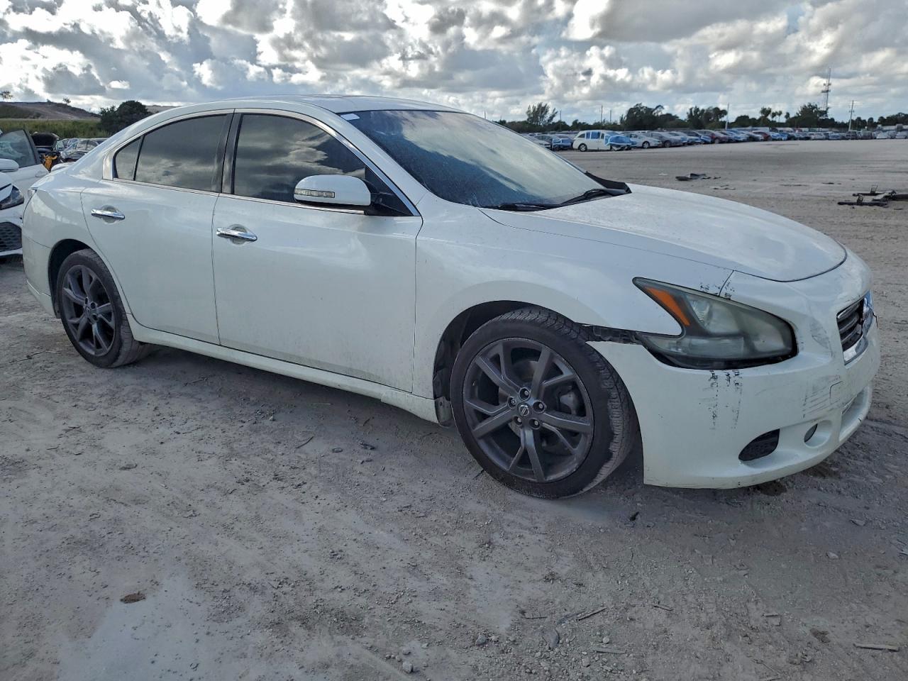 2014 NISSAN Maxima