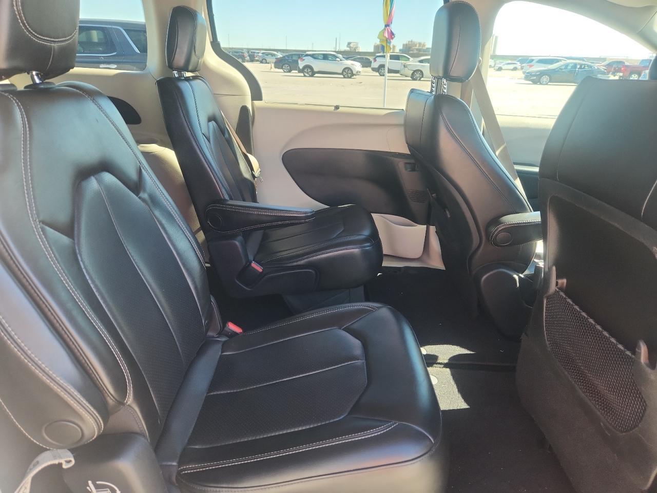 2021 CHRYSLER Voyager