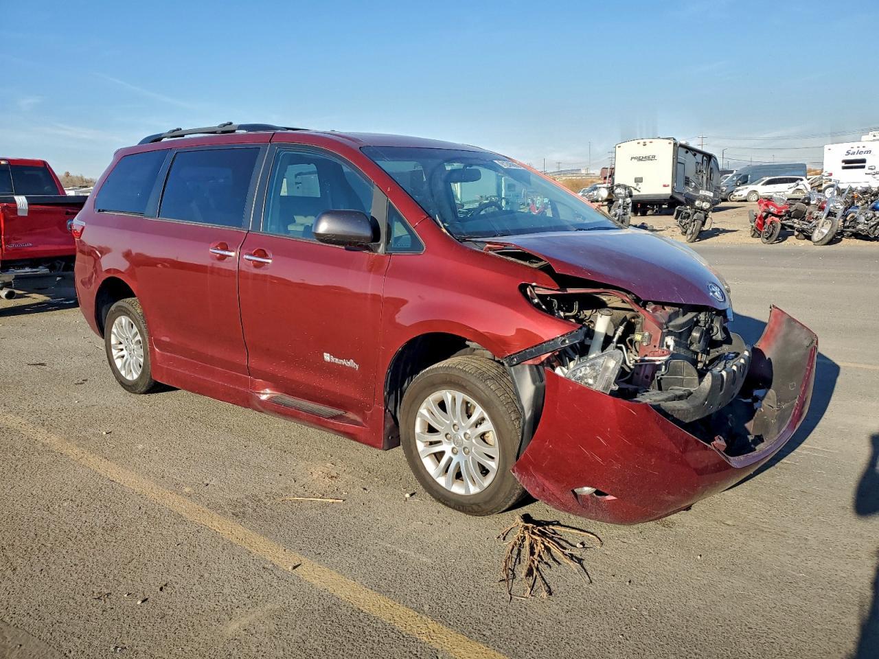 2015 TOYOTA SIENNA