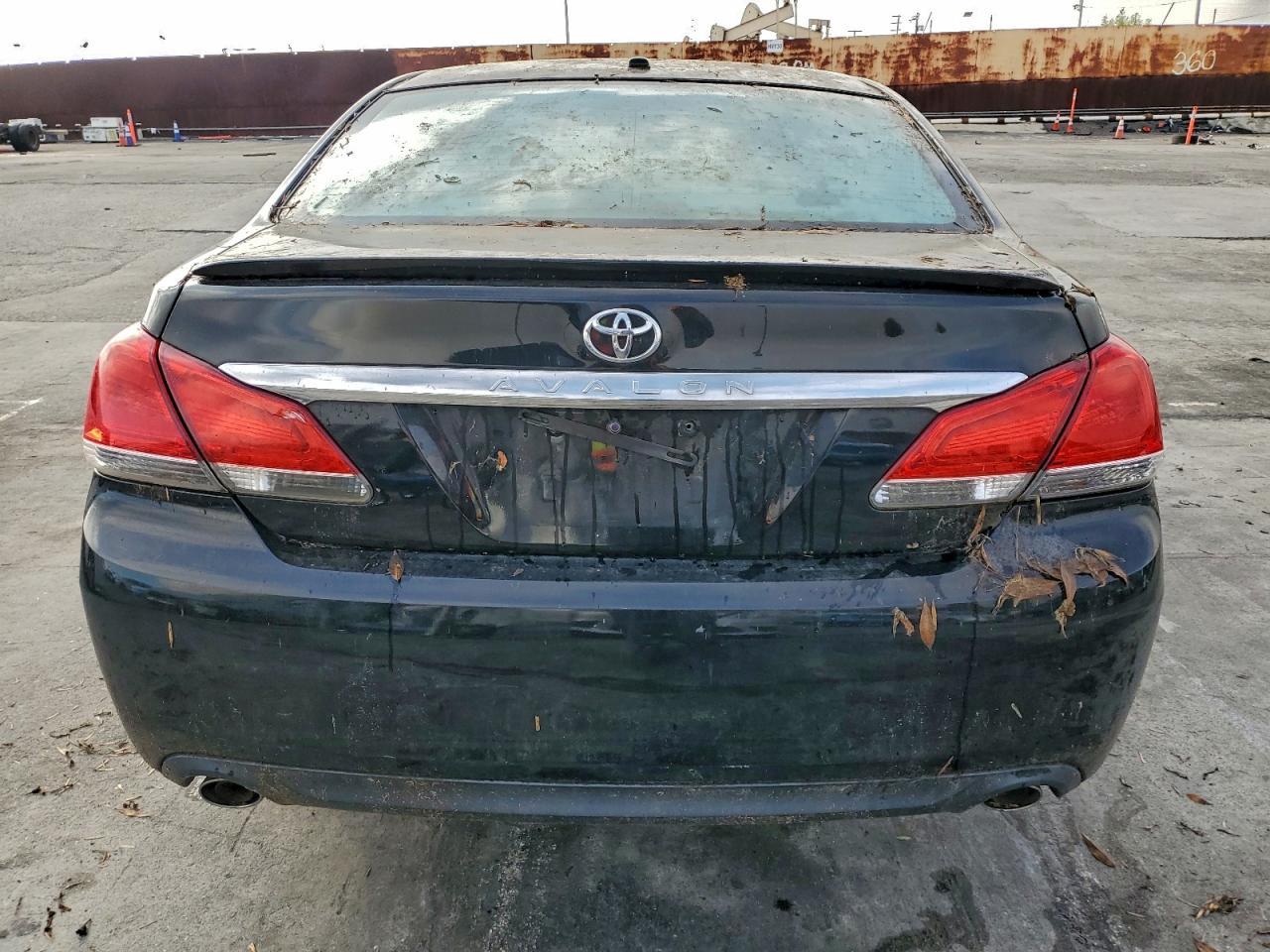 2011 TOYOTA Avalon