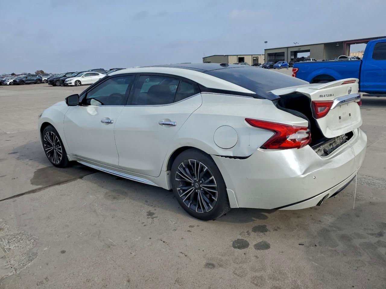 2017 NISSAN Maxima