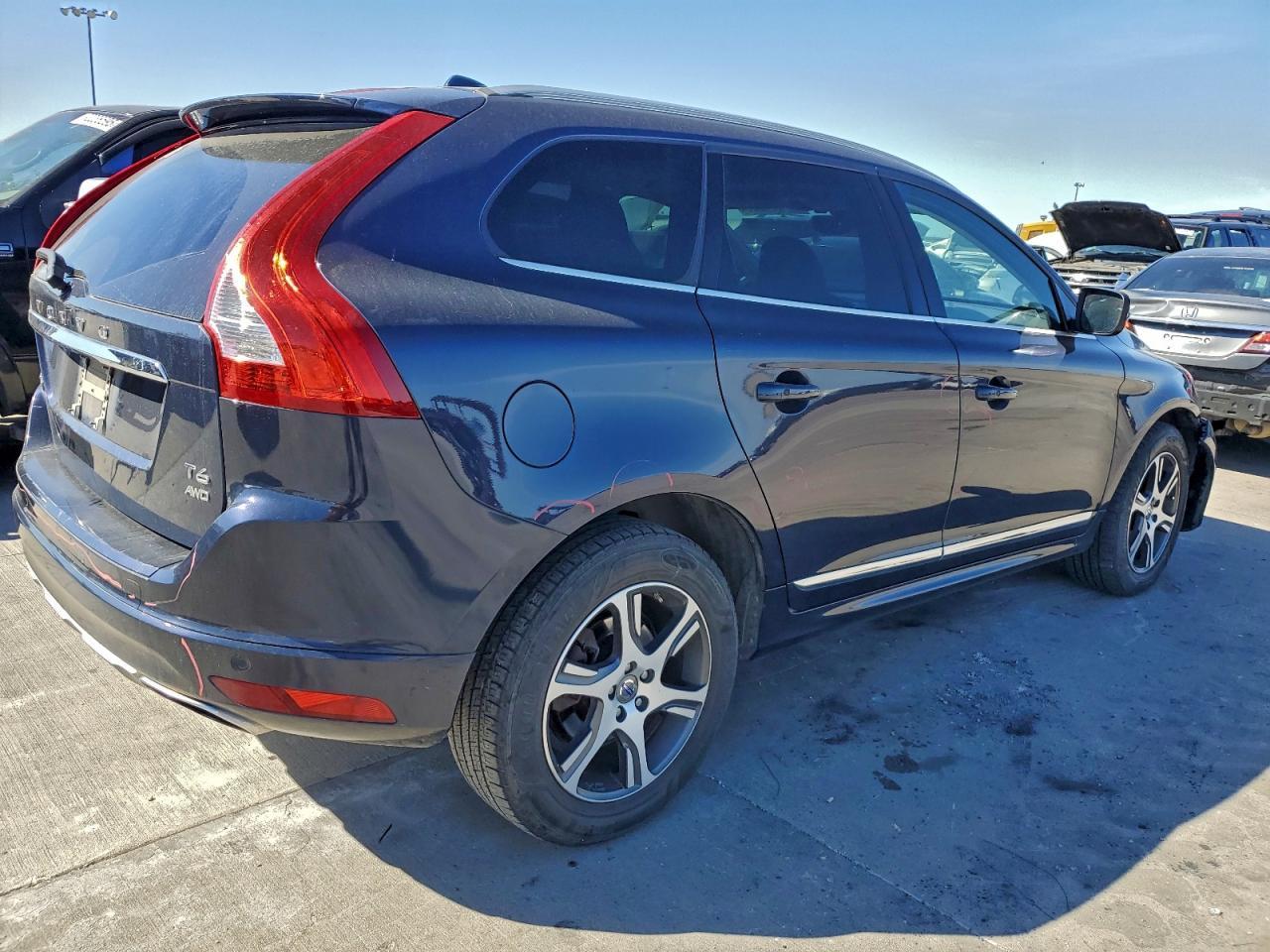 2015 VOLVO XC60