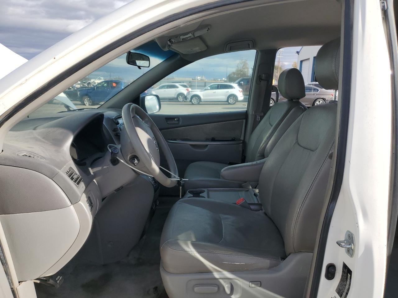 2008 TOYOTA SIENNA