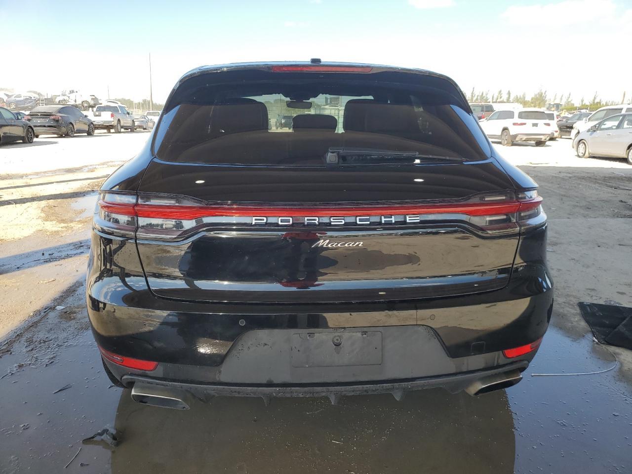 2021 PORSCHE Macan