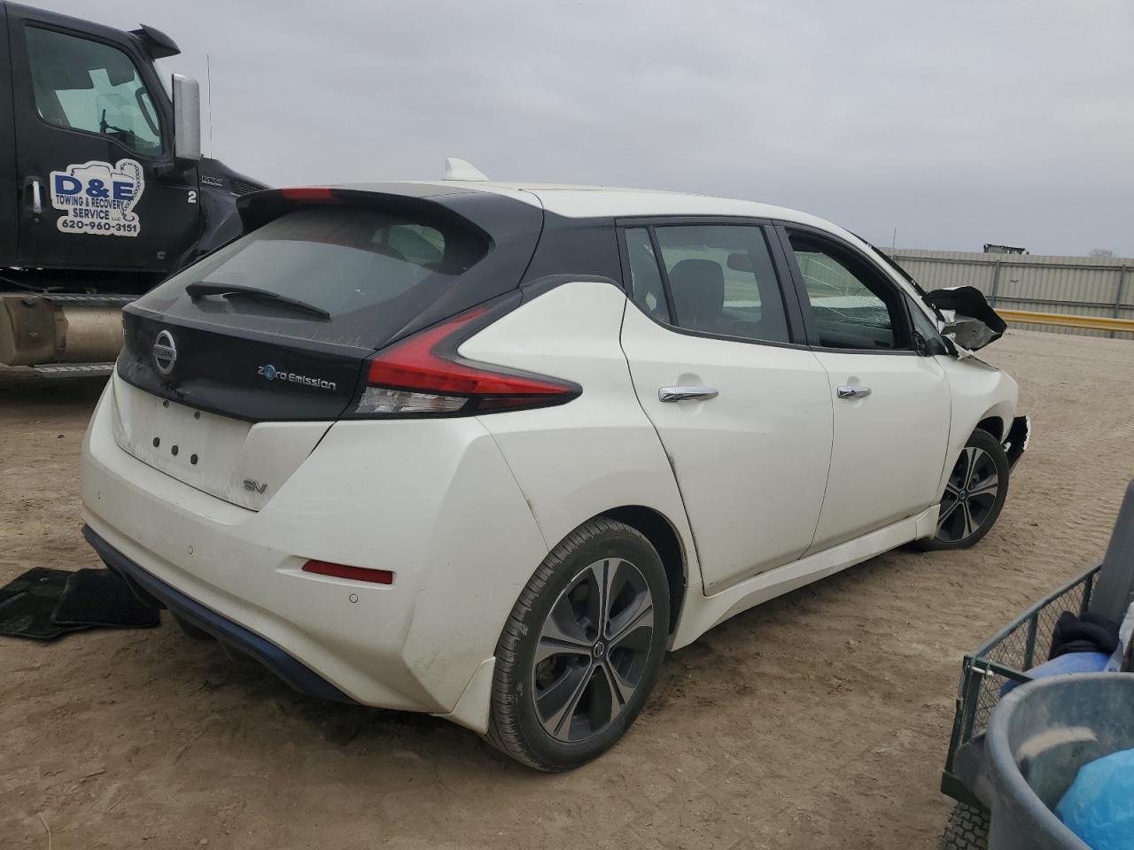 2022 NISSAN LEAF