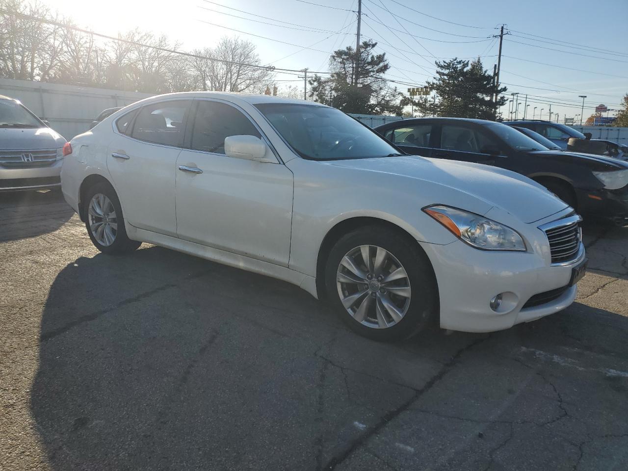 2011 INFINITI M37
